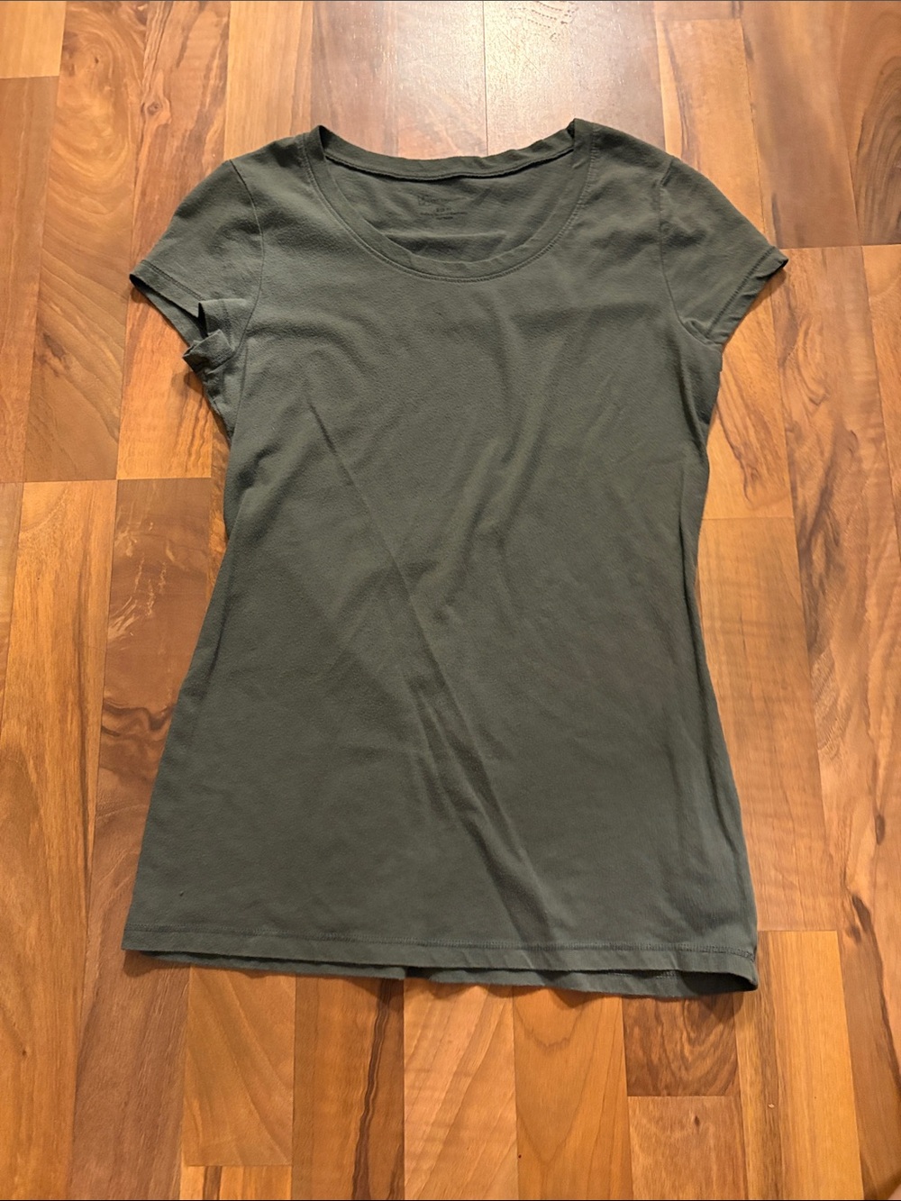 Classic Scoop Neck Women's Tee - Olive Green